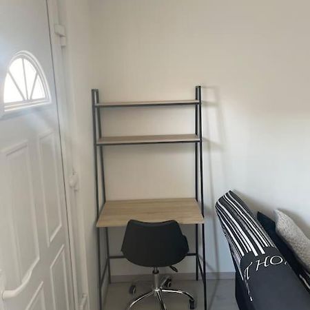 Charmant Appartement Avec Parking Privee Buxerolles Zewnętrze zdjęcie
