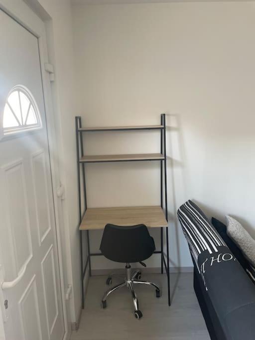 Charmant Appartement Avec Parking Privee Buxerolles Zewnętrze zdjęcie